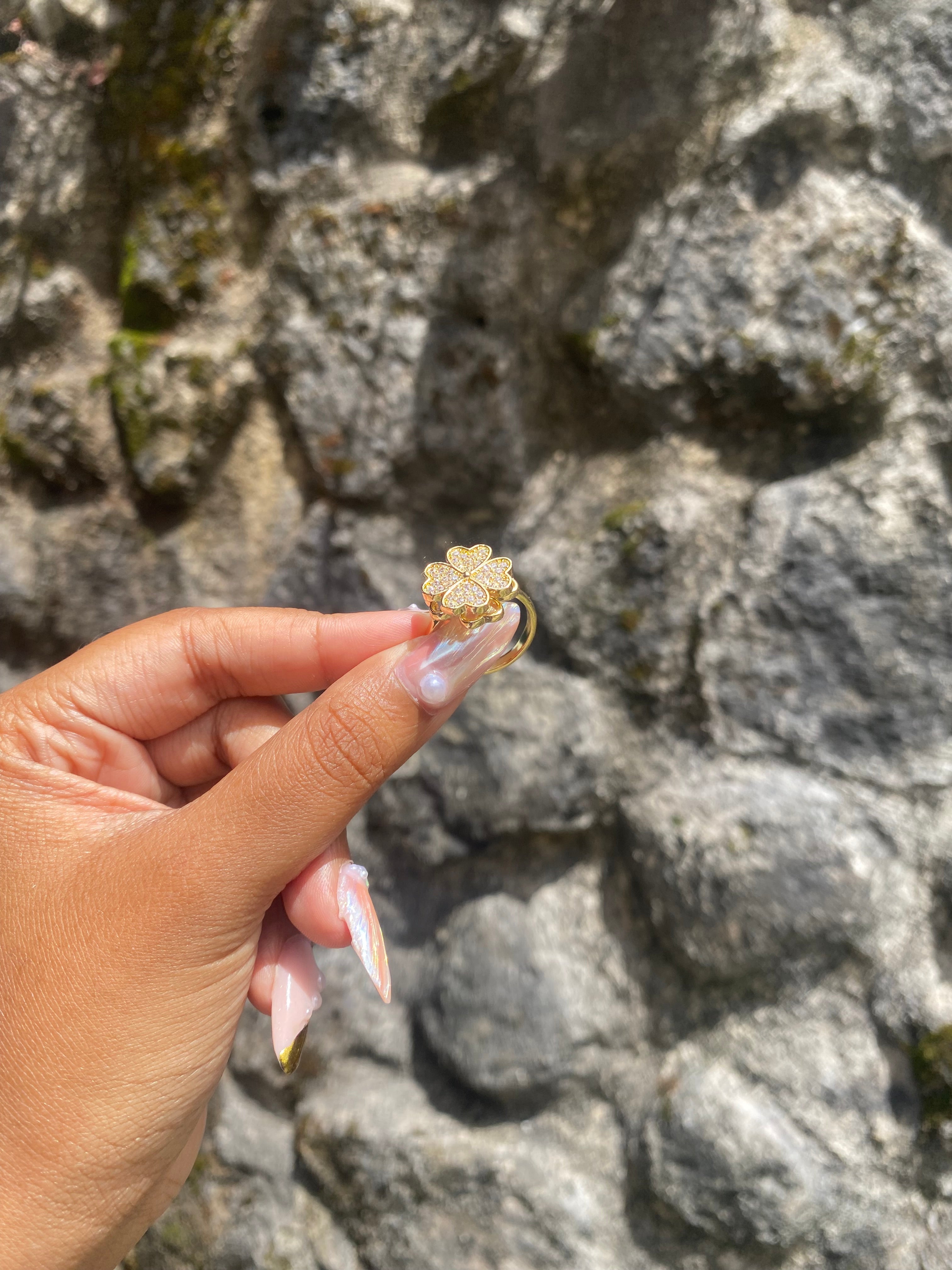 Bague trèfle ajustable